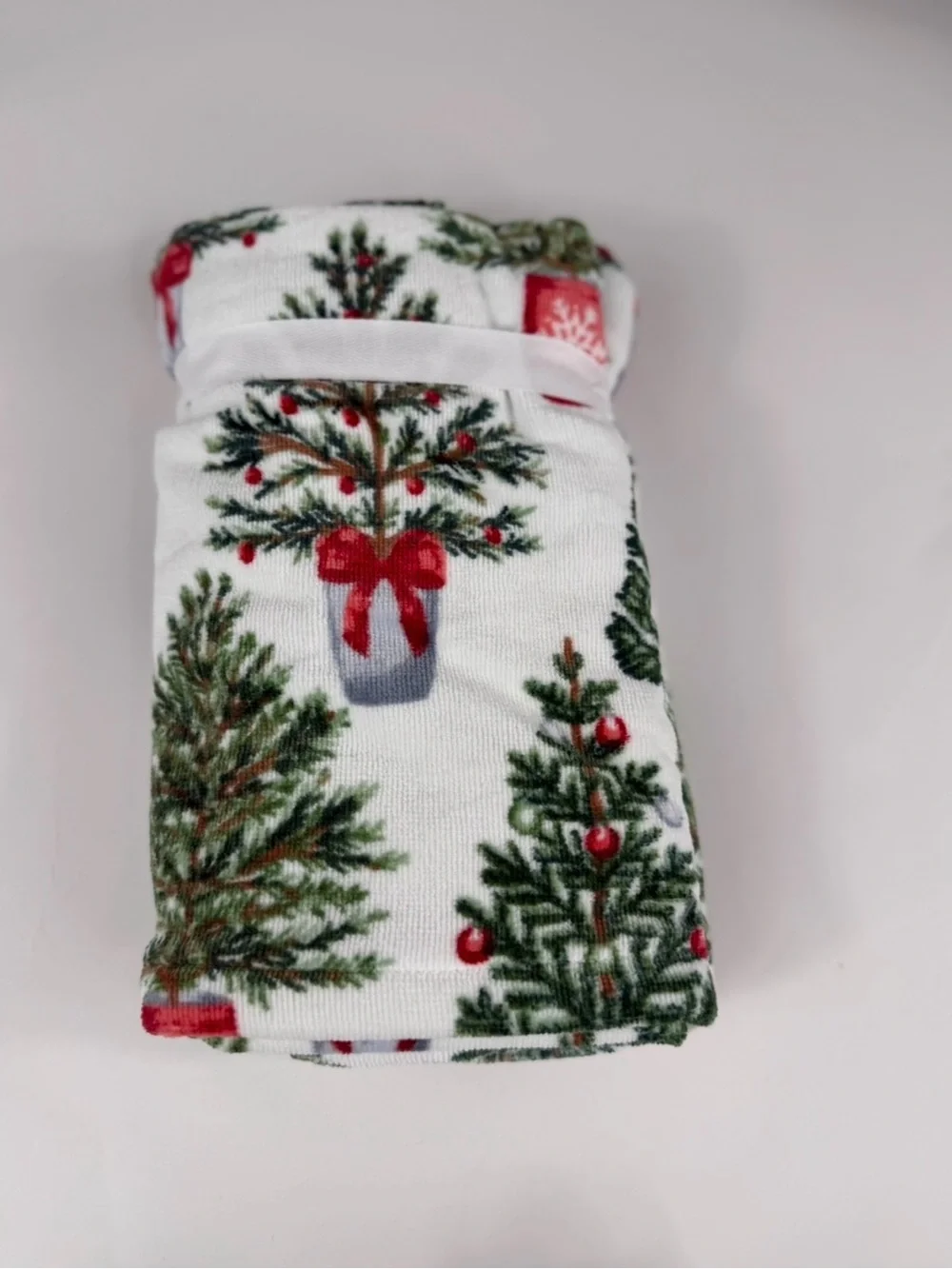 5 PC Laura Ashley Christmas Tree and Red Bow Towel Set